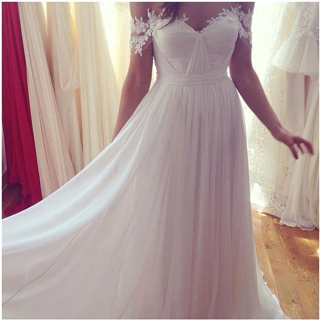 Beach Off Shoulder Lace Appliqued Chiffon Bohemian Wedding Dresses Bridal Gowns, BG51519 - Bubble Gown